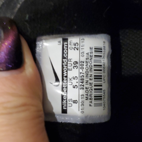 Nike shoes - Picture 4 of 5